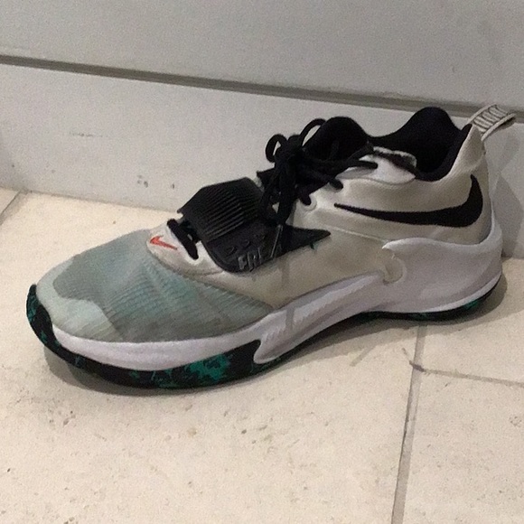 Giannis Nike zoom freak 3, pretty good condition. - Picture 2 of 4